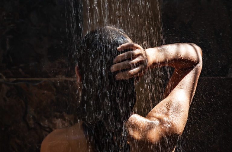 Den Wasserdruck in der Dusche erhöhen – Diese Maßnahmen helfen
