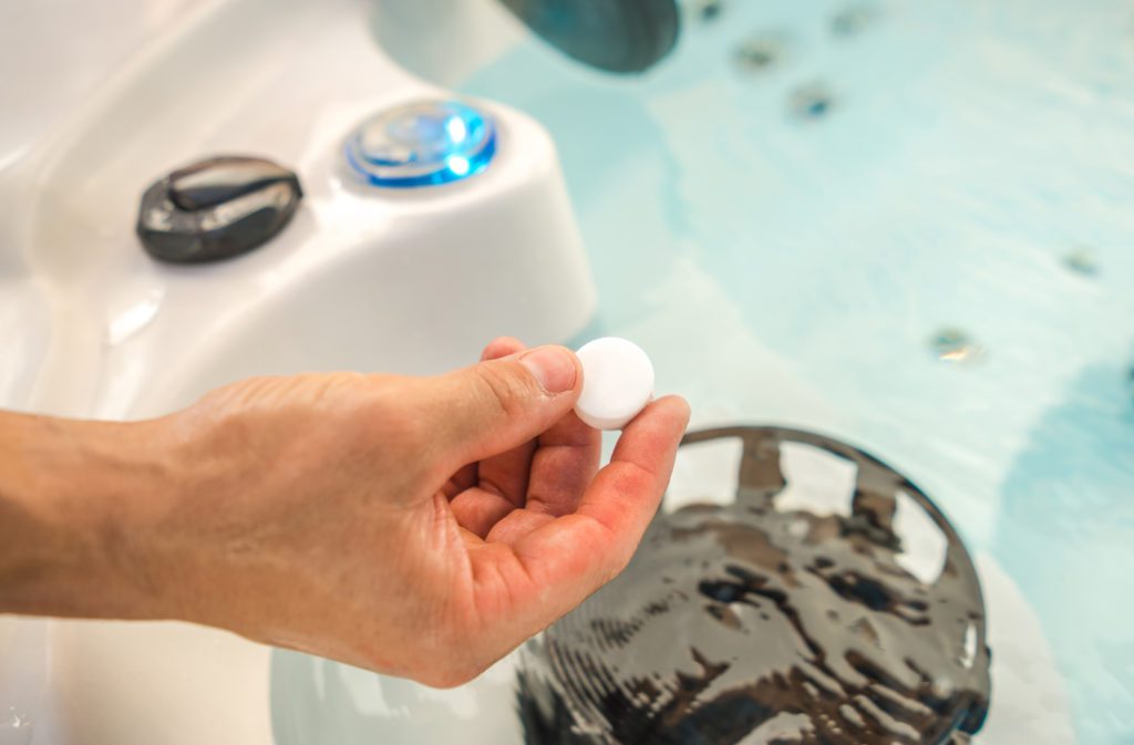 Zu viel Chlor im Pool Diese Symptome treten auf Badefroh.de