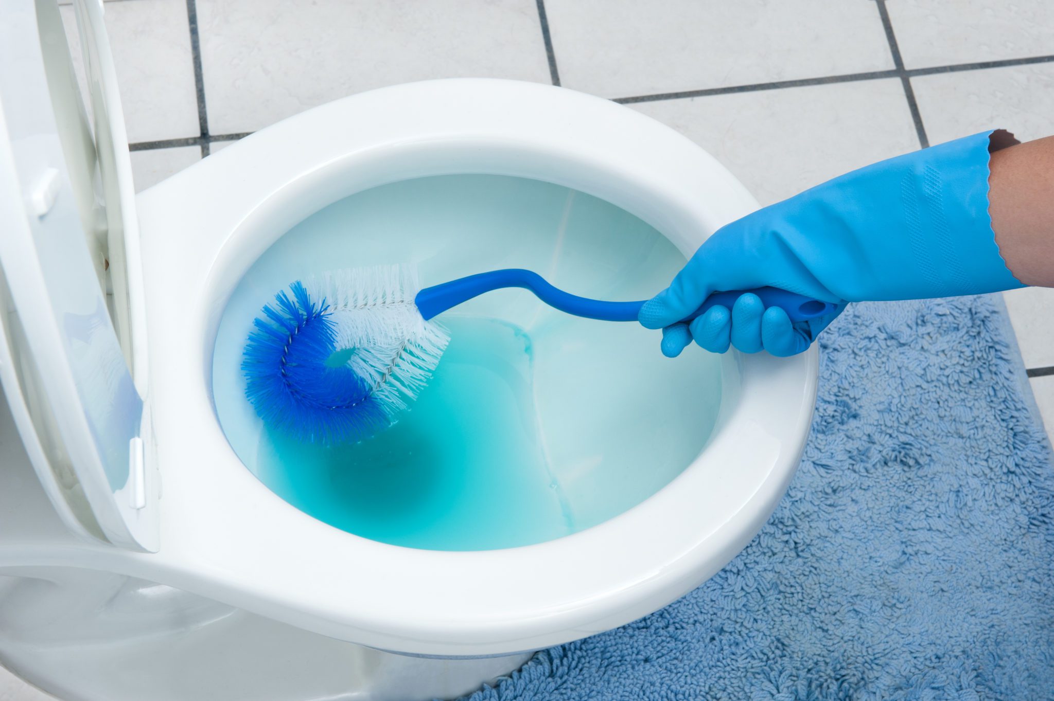 Toilette riecht nach Urin Ursachen & Reinigung Badefroh.de