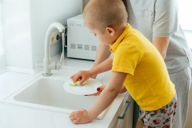 Waschbecken zerkratzt – Tipps zur Ausbesserung