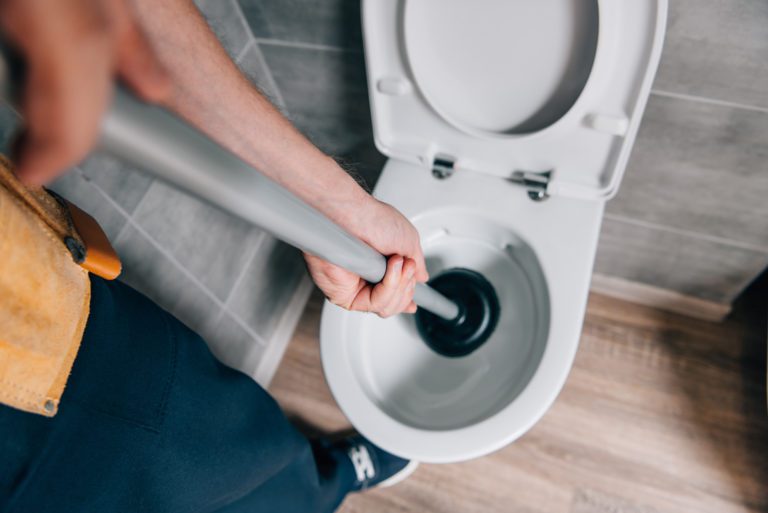 Toilette verstopft – Wirksame Tipps zur Behebung