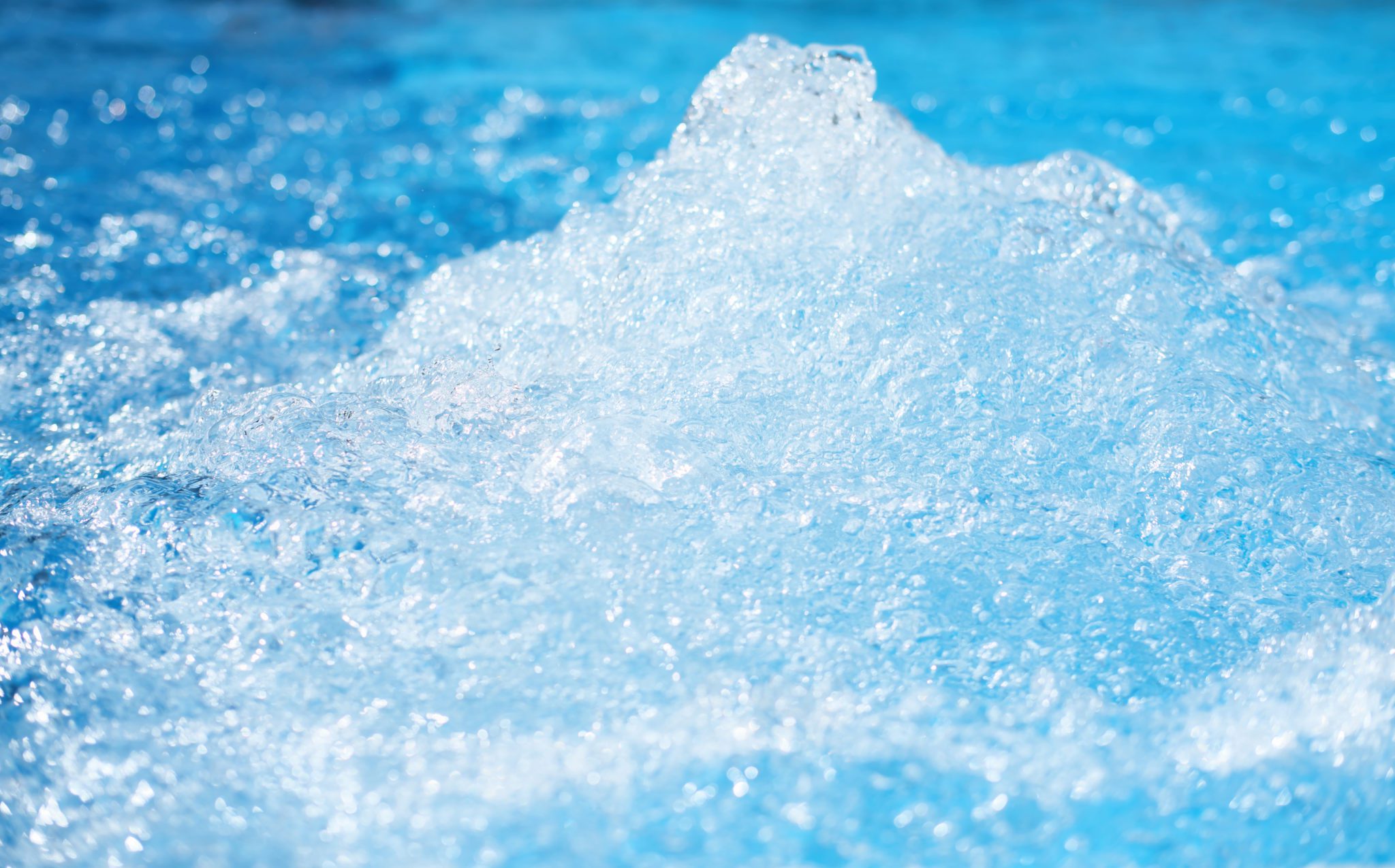 Zu viel Chlor im Pool Diese Symptome treten auf Badefroh.de